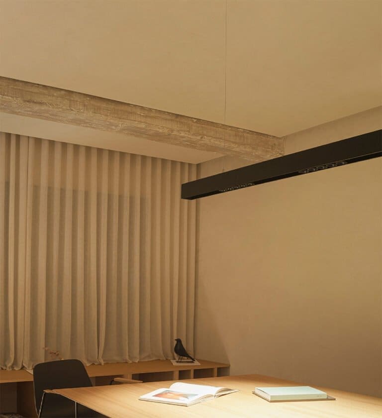 Corp suspendat Black Foster 1600 - Arkoslight5