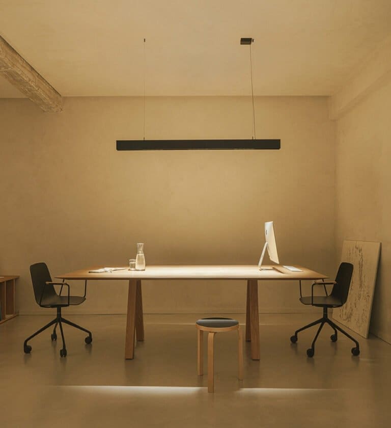 Corp suspendat Black Foster 1600 - Arkoslight6