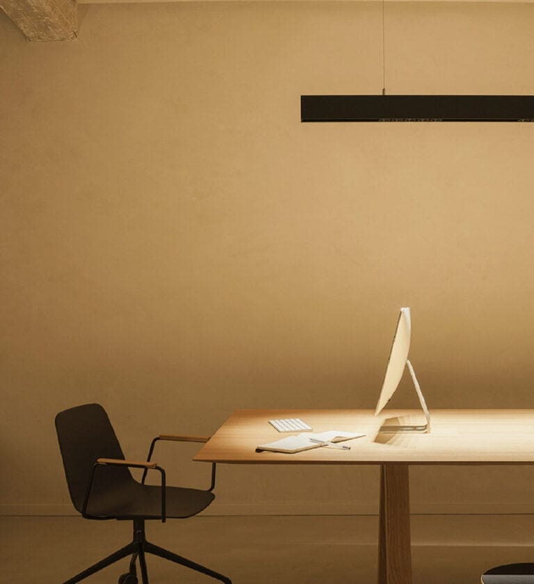 Corp suspendat Black Foster 1600 - Arkoslight7